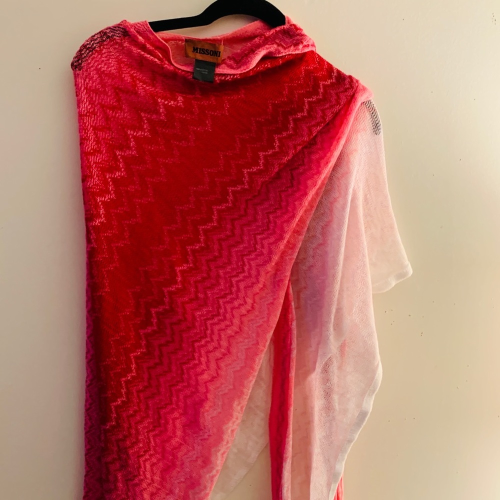 Gorgeous  Ladies Missoni shawl ,one size & in excellent condition Made in Italy.